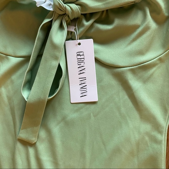 NWT TAYLOR OFF THE SHOULDER BODYSUIT IN GREEN - Picture 11 of 12